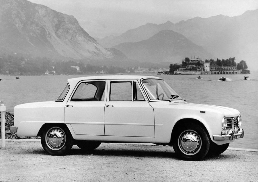  Alfa Romeo Giulia 1300 ti (105.39) 1965 года  (фото 1 из 5)